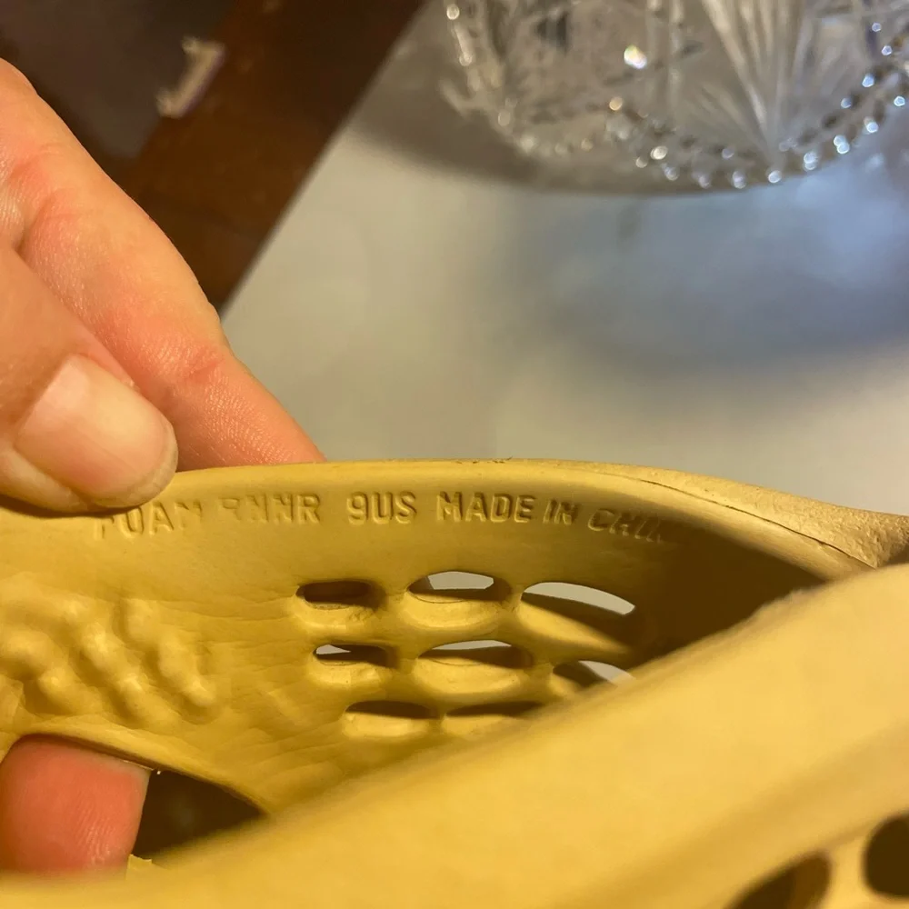 adidas Yeezy Foam Runner Sand/Beige Slip-On - Picture 8 of 8